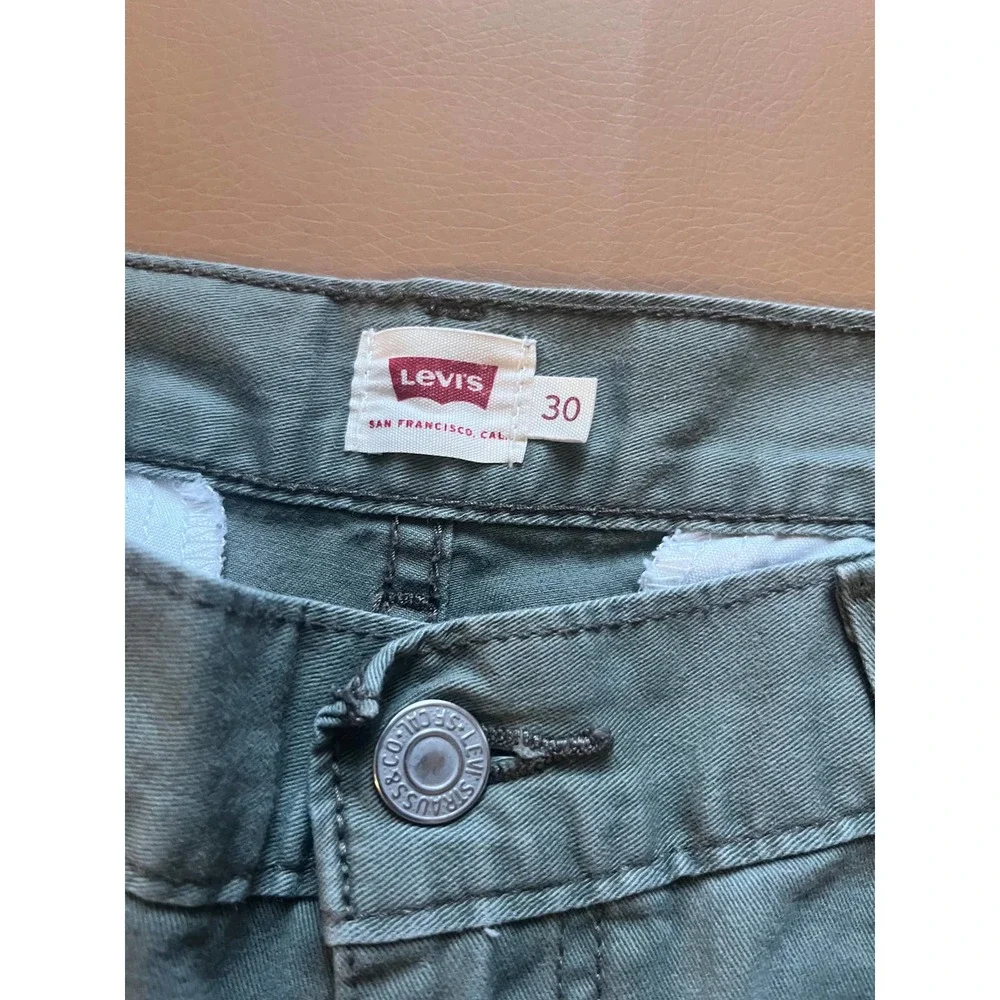 Women’s Levi’s Shorts Green Size 30 - Picture 3 of 4